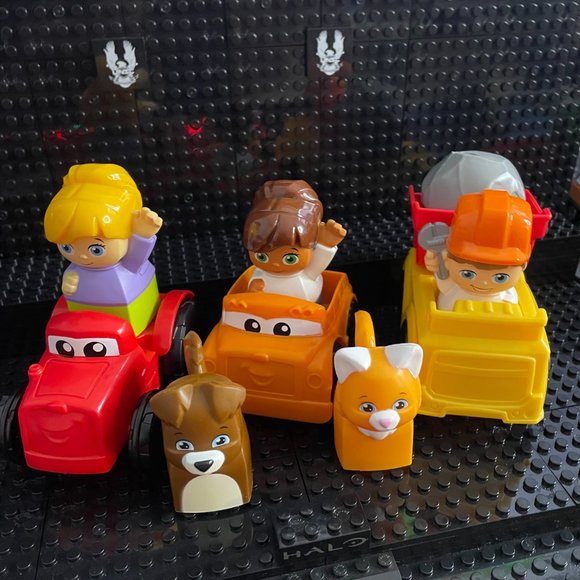 BRAND NEW MEGA BLOKS CARS WITH FIGURES - WRAP IN THE MANUGFACTORY PLASTIC BAGS. - Picture 4 of 7